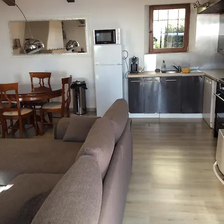 A Tigliola Bed and breakfast *